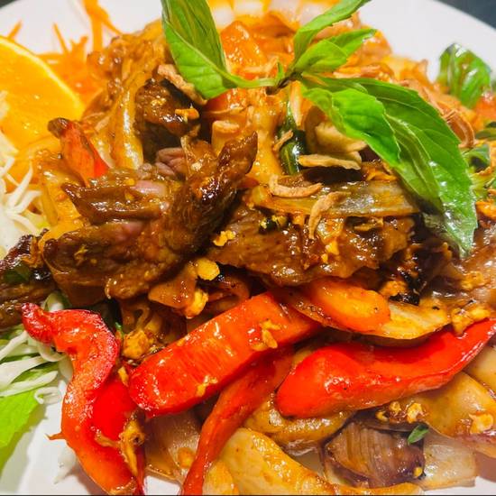 Order Pad Kee Mao - Drunken Noodle   food online from Thai Palace store, Sacramento on bringmethat.com
