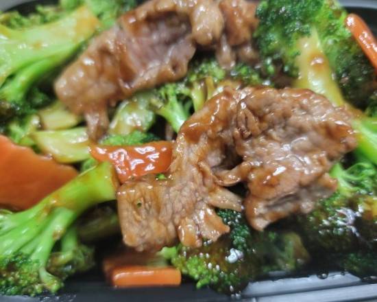 Order Beef with Broccoli 芥兰牛Quart food online from Mr. Wonton store, Egg Harbor Township on bringmethat.com