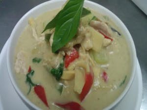 Order C27. Green Curry แกงเขียวหหวาน food online from Amazing Thai Cuisine store, Broken Arrow on bringmethat.com