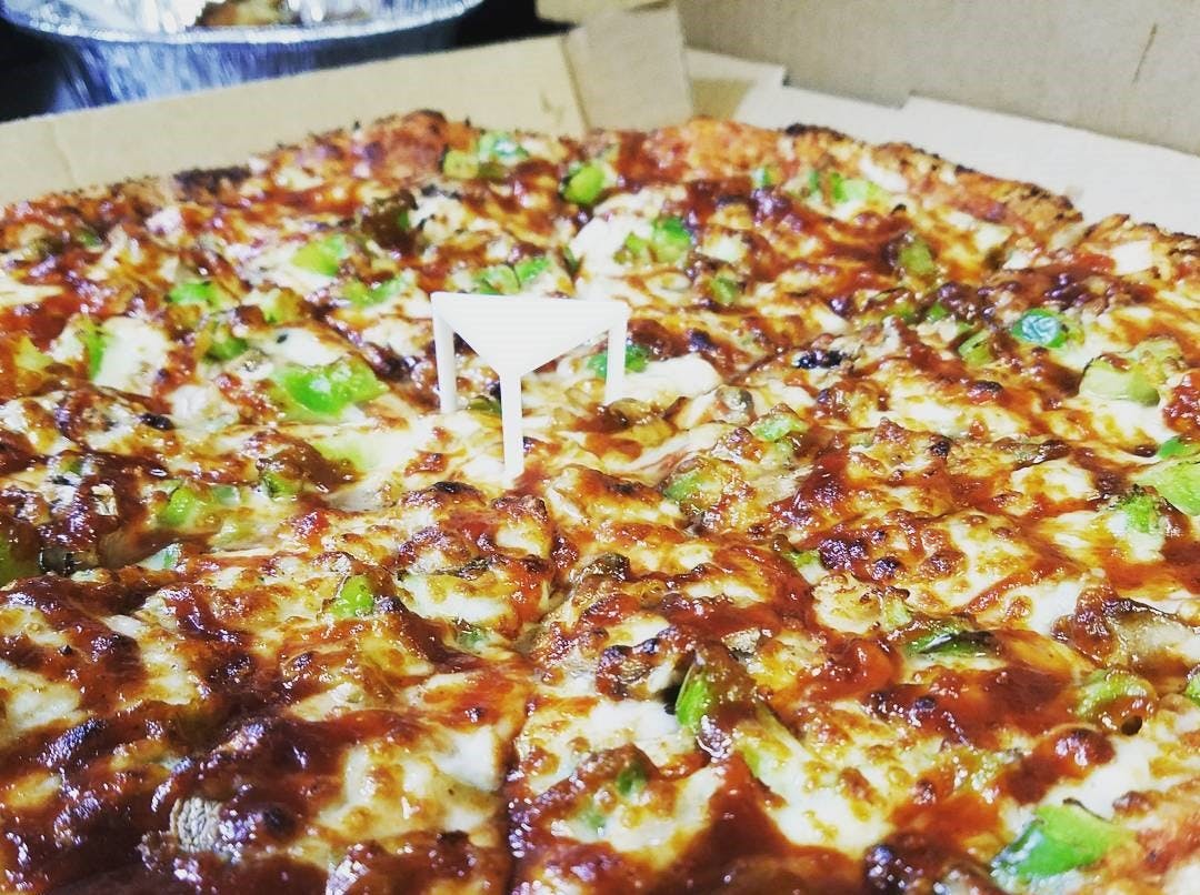Order BBQ Chicken Pizza - 10'' food online from Pizza Pizazz store, Federal Way on bringmethat.com