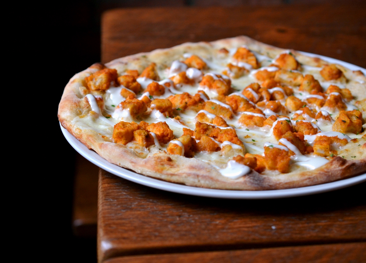Order Buffalo Chicken Pizza food online from Danny's pizzeria ii store, Brooklyn on bringmethat.com