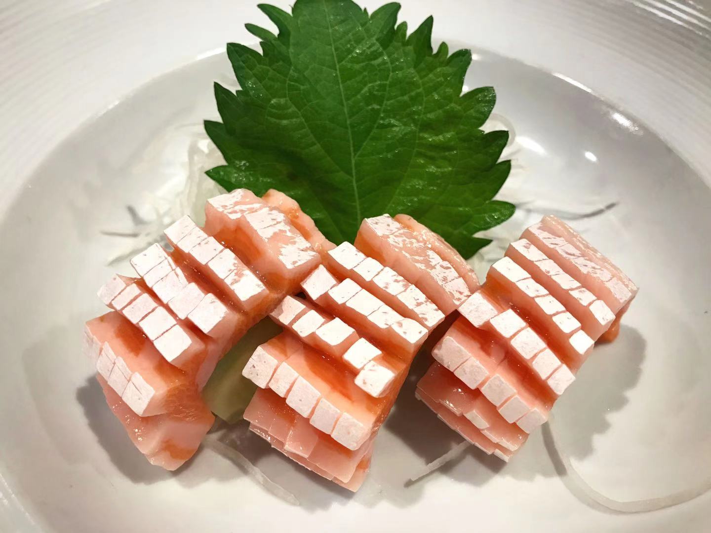 Order S21. 3 Pieces Fatty Salmon Sashimi a la Carte food online from Sushi Bang Bang store, Austin on bringmethat.com