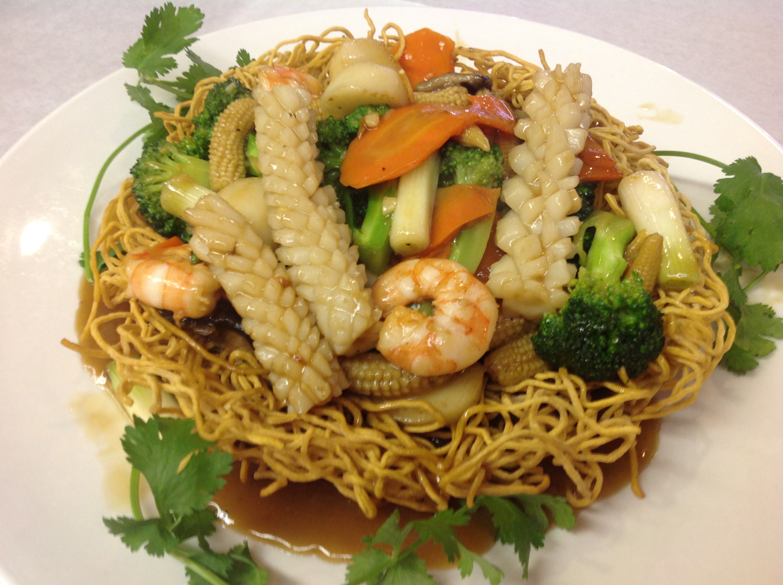 Order F05. Crispy Egg Noodle (MXD) food online from Pho Daily store, Gardena on bringmethat.com