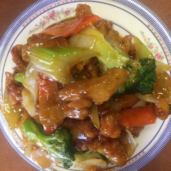 Order Garlic Chicken  food online from Lucky Wok Chinese Food store, Ontario on bringmethat.com