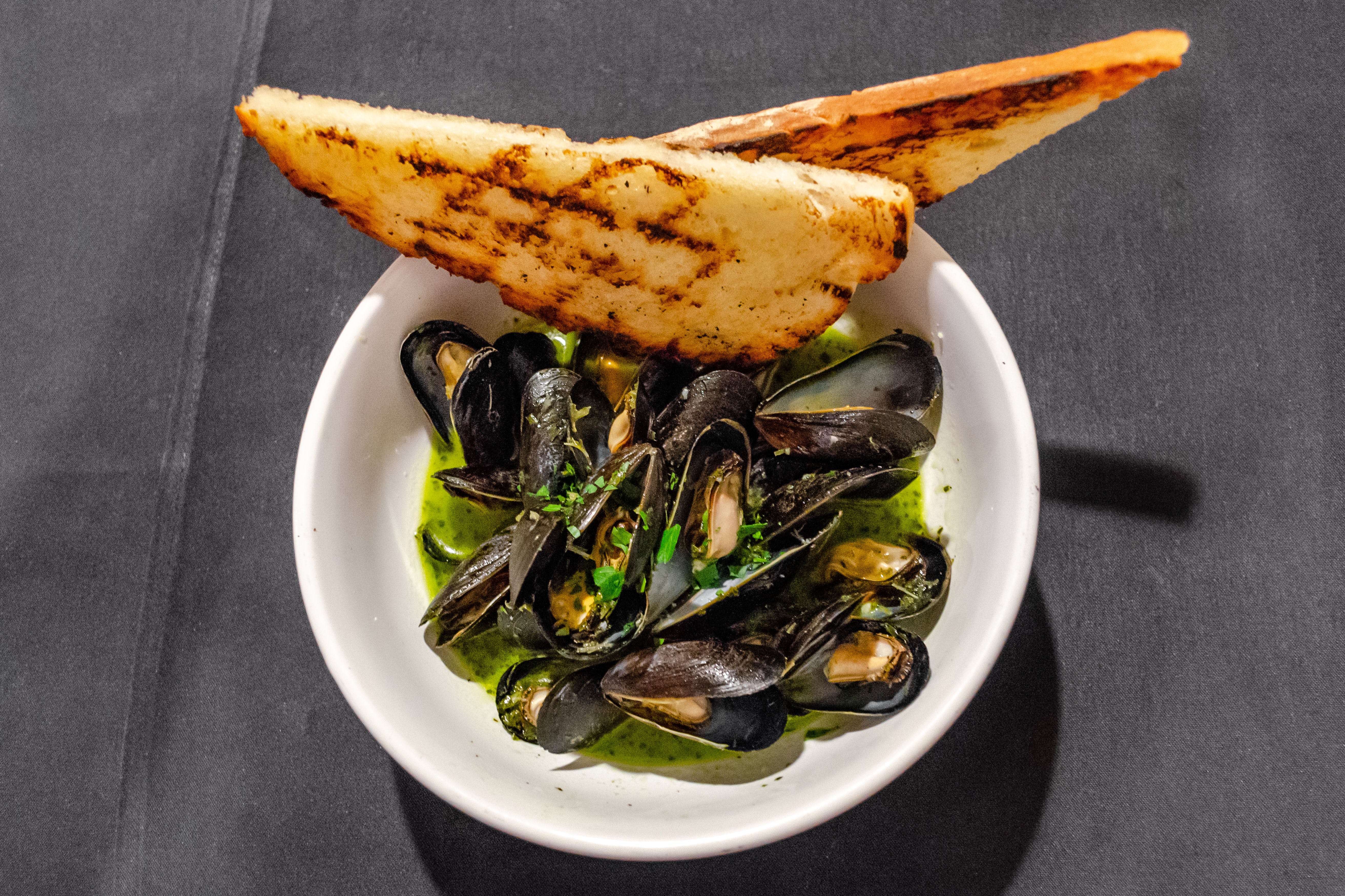 Order Steamed Mussels - Plate food online from Park Cafe store, Nashville on bringmethat.com