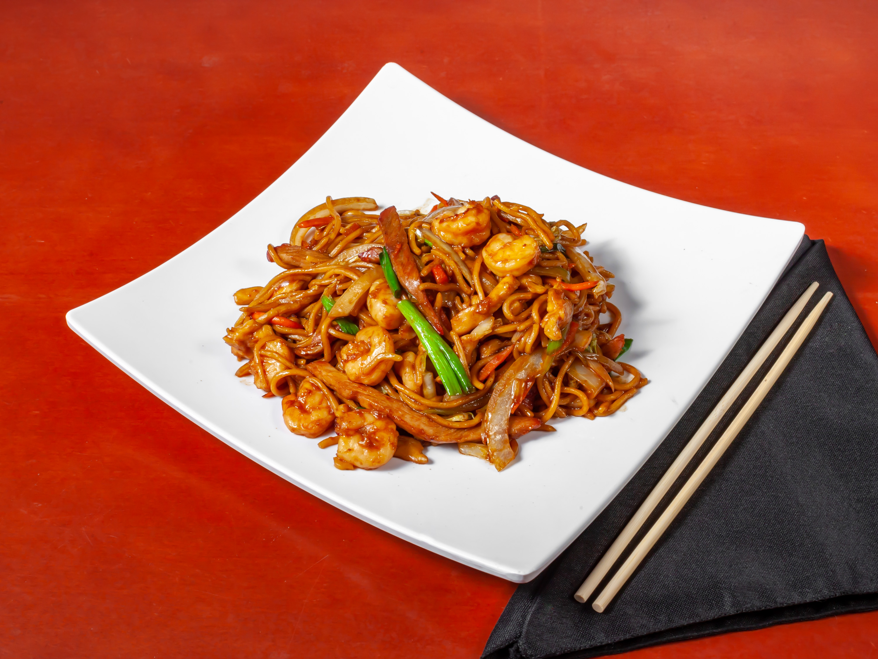 Order 29. House Special Lo Mein food online from Wang & King Asian Cafe store, Charlotte on bringmethat.com