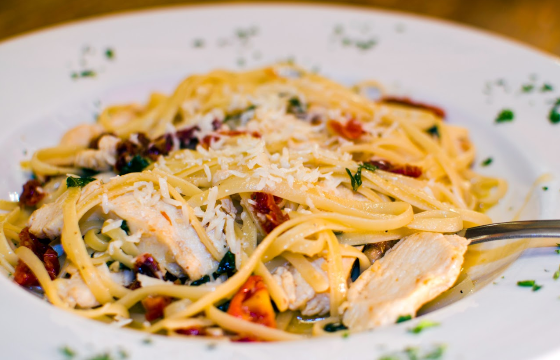 Order Linguine with Chicken and Sun-dried Tomatoes food online from Othello Italian Restaurant store, Norman on bringmethat.com