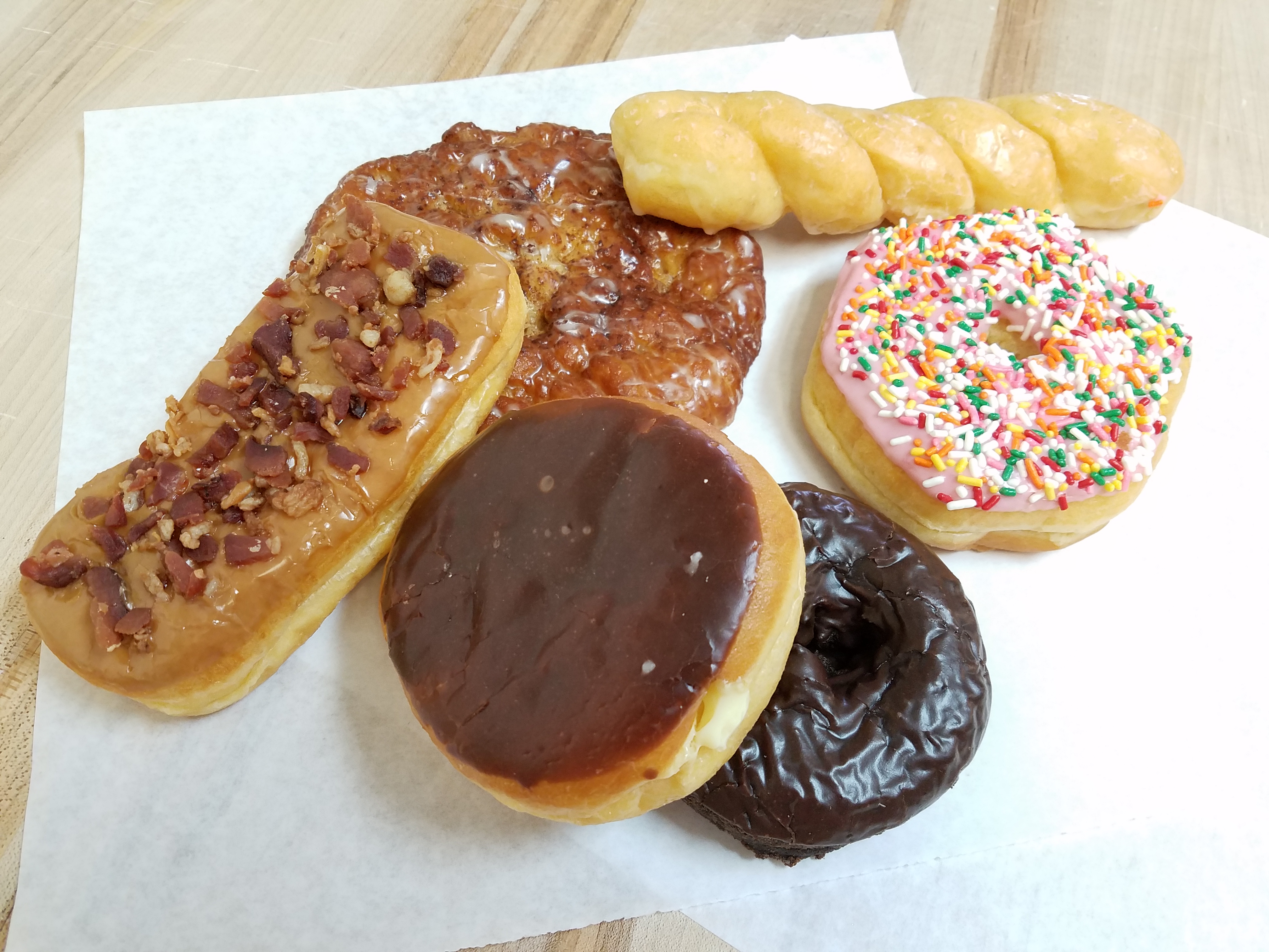 Order Special 1/2 Dozen Mix food online from O Donuts store, Everett on bringmethat.com