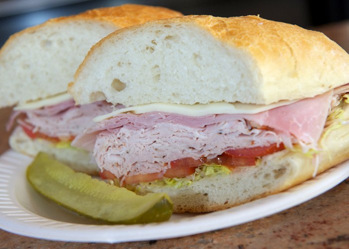 Order Oven Gold Turkey Sandwich food online from Bread brothers bagel cafe store, Brooklyn on bringmethat.com