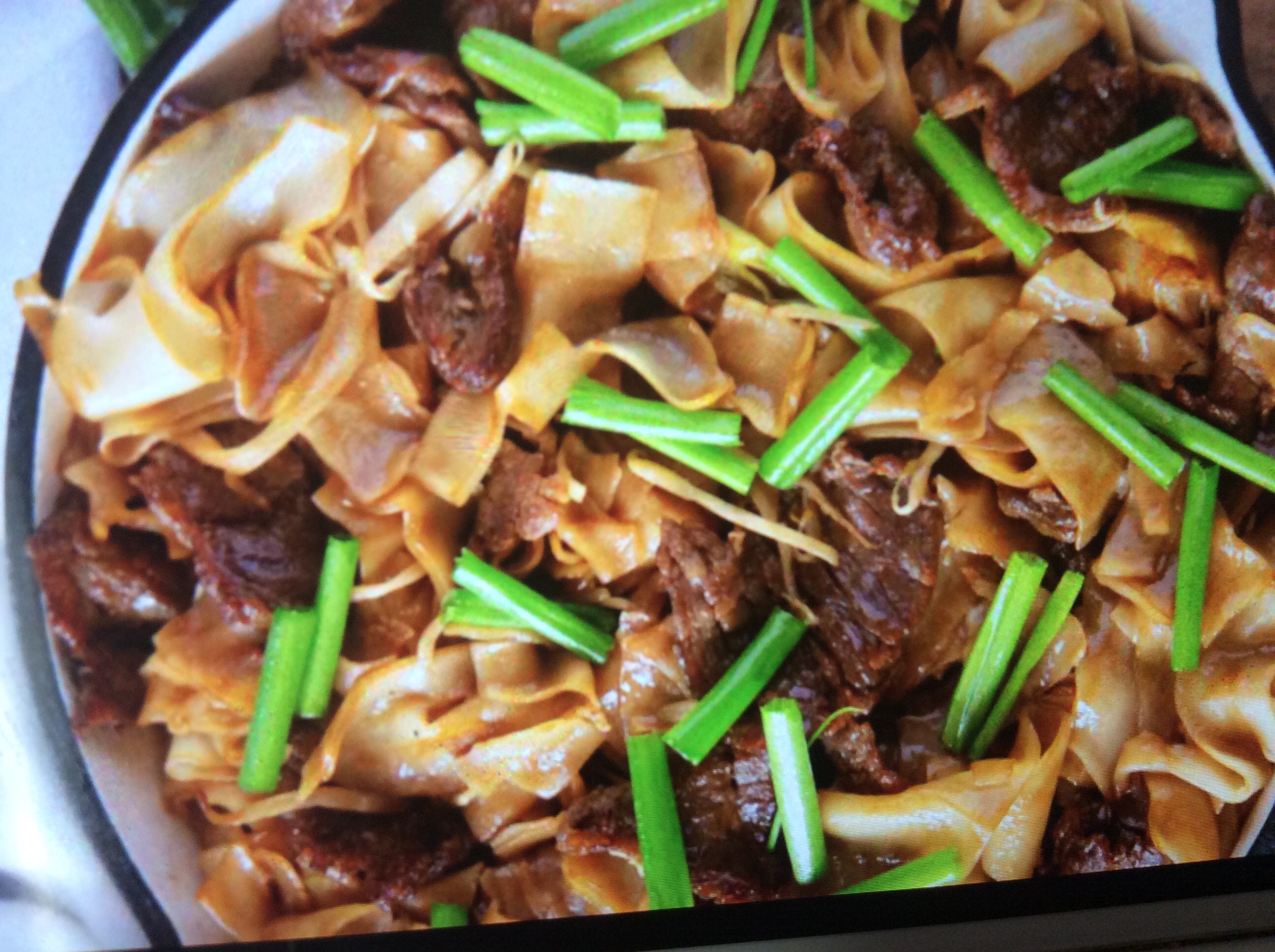 Order 63. Beef Chow Fun food online from Great wall restaurant store, Brooklyn on bringmethat.com