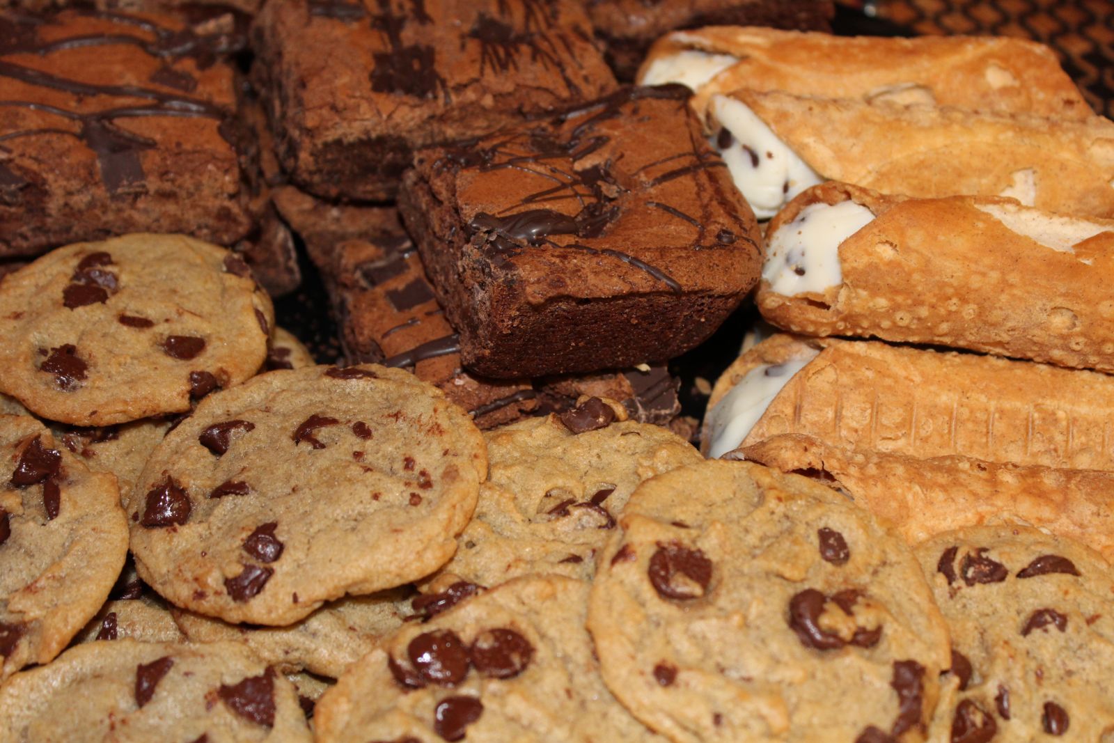 Order House Baked Cookies food online from Vocelli Pizza store, Allison Park on bringmethat.com