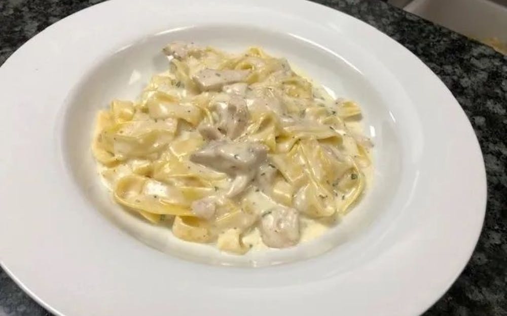 Order Fettucini Alfredo Lunch - Lunch food online from Bellissimo store, Colleyville on bringmethat.com