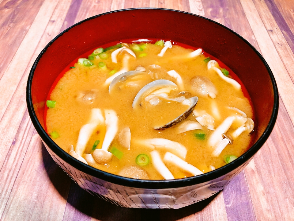 Order Clam & Shimeji Miso Soup food online from Shin-Sen-Gumi store, Fountain Valley on bringmethat.com