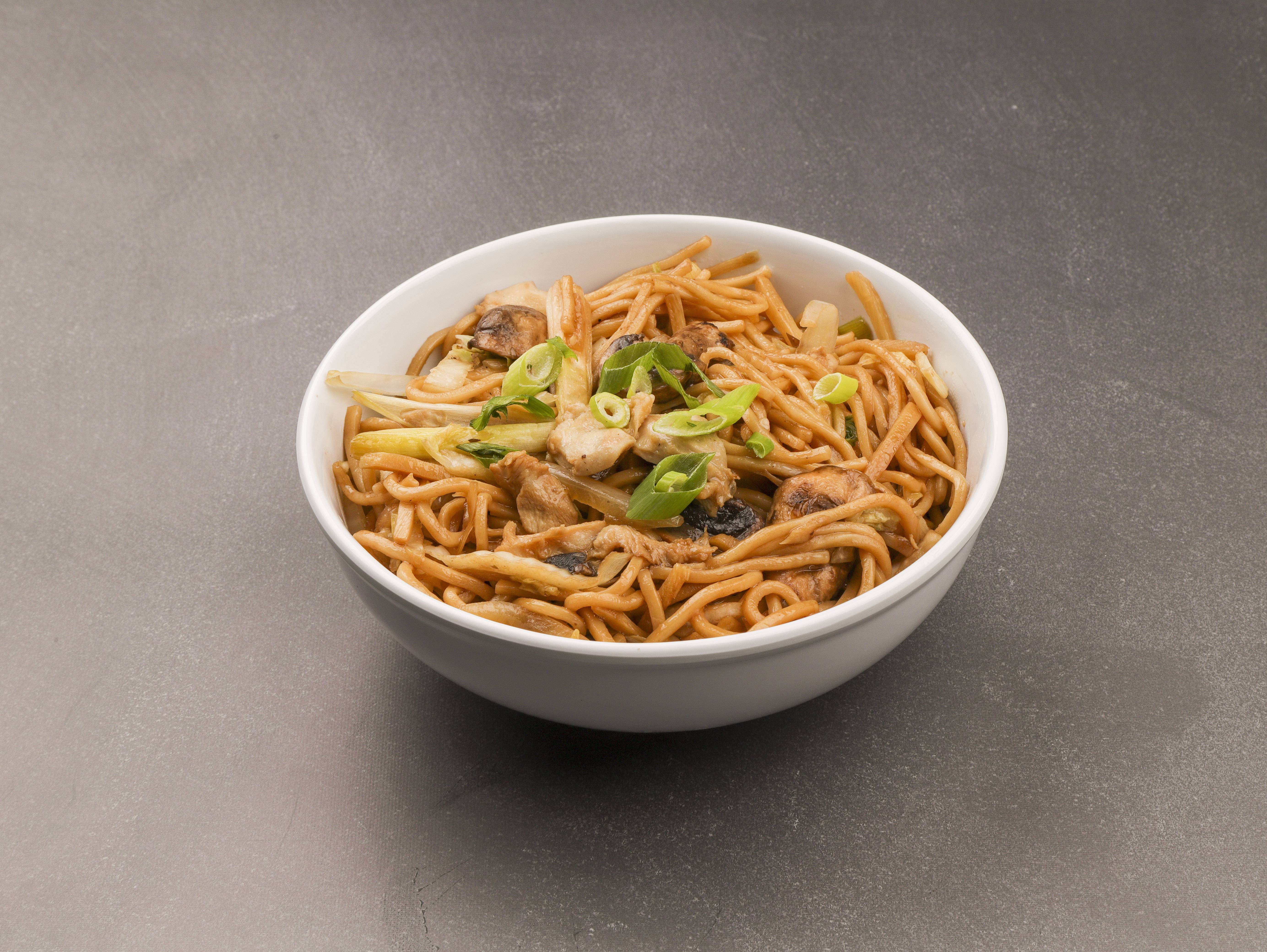 Order Chicken Lo Mein food online from Wang Mandarin House store, Memphis on bringmethat.com