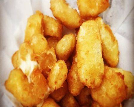Order Cheese Curds food online from Mac's Fish & Chips store, Minneapolis on bringmethat.com