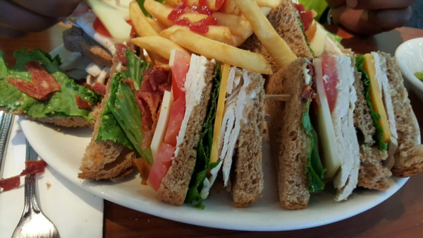 Order Dinah's Special Club Sandwich food online from Dinahs Family Restaurant store, Los Angeles on bringmethat.com