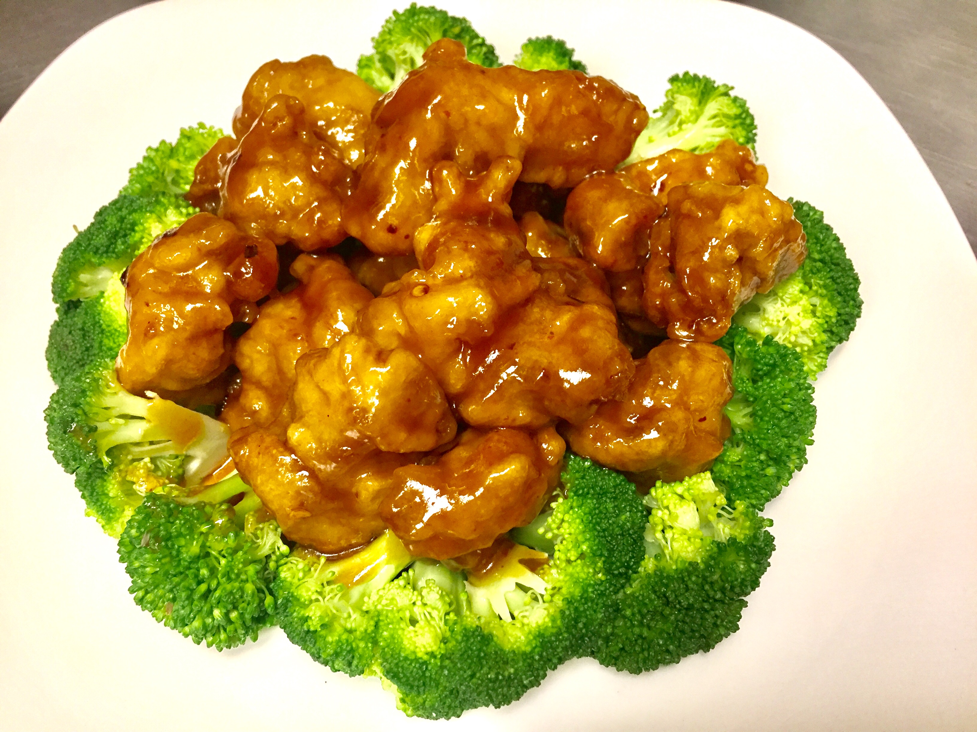 Order 6. General Tao's Chicken with Broccoli food online from Golden Sun store, Tucker on bringmethat.com
