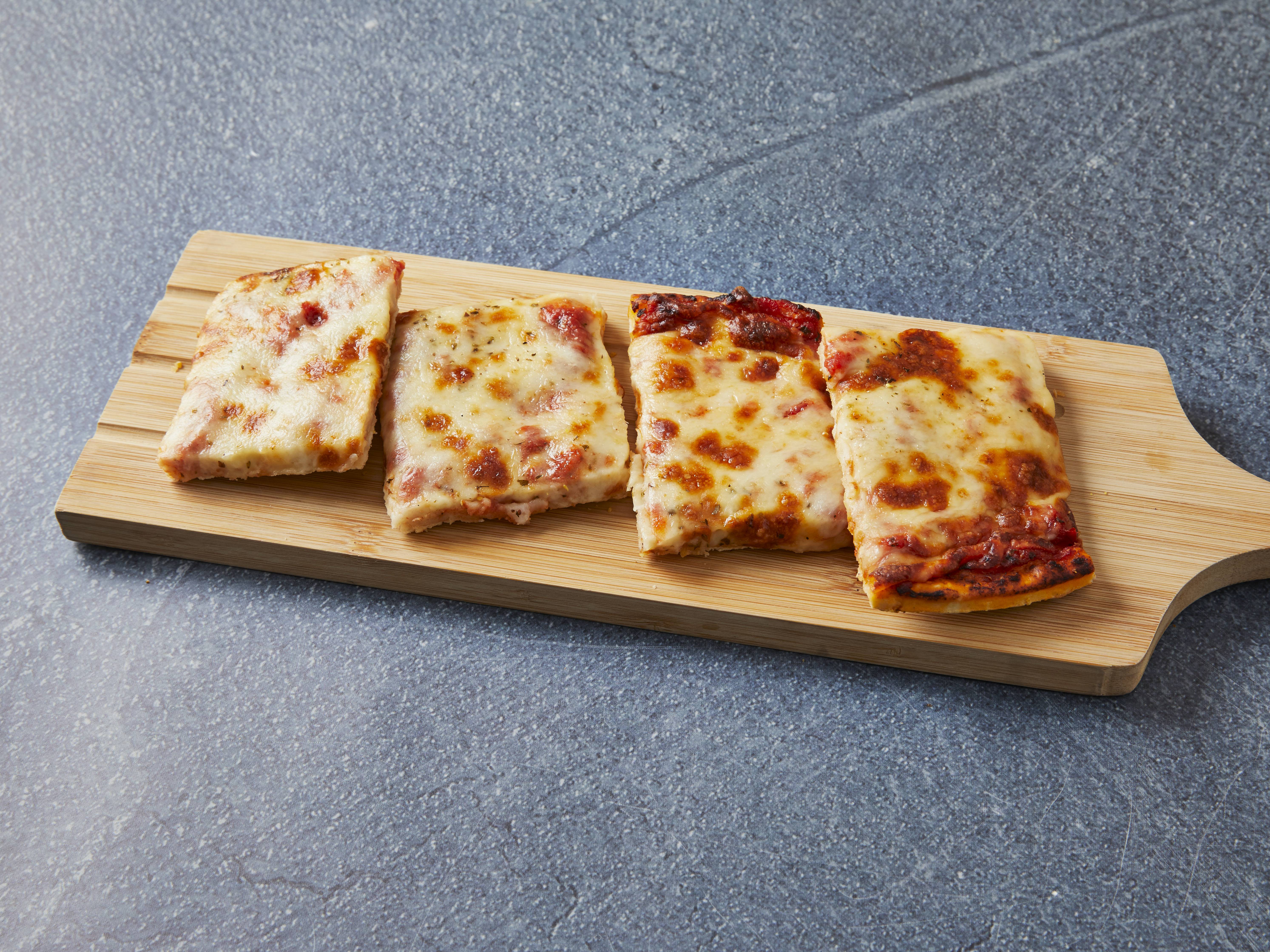 Order Mozzarella Cheese Pizza food online from Mugs Pizza & Ribs store, Buffalo Grove on bringmethat.com