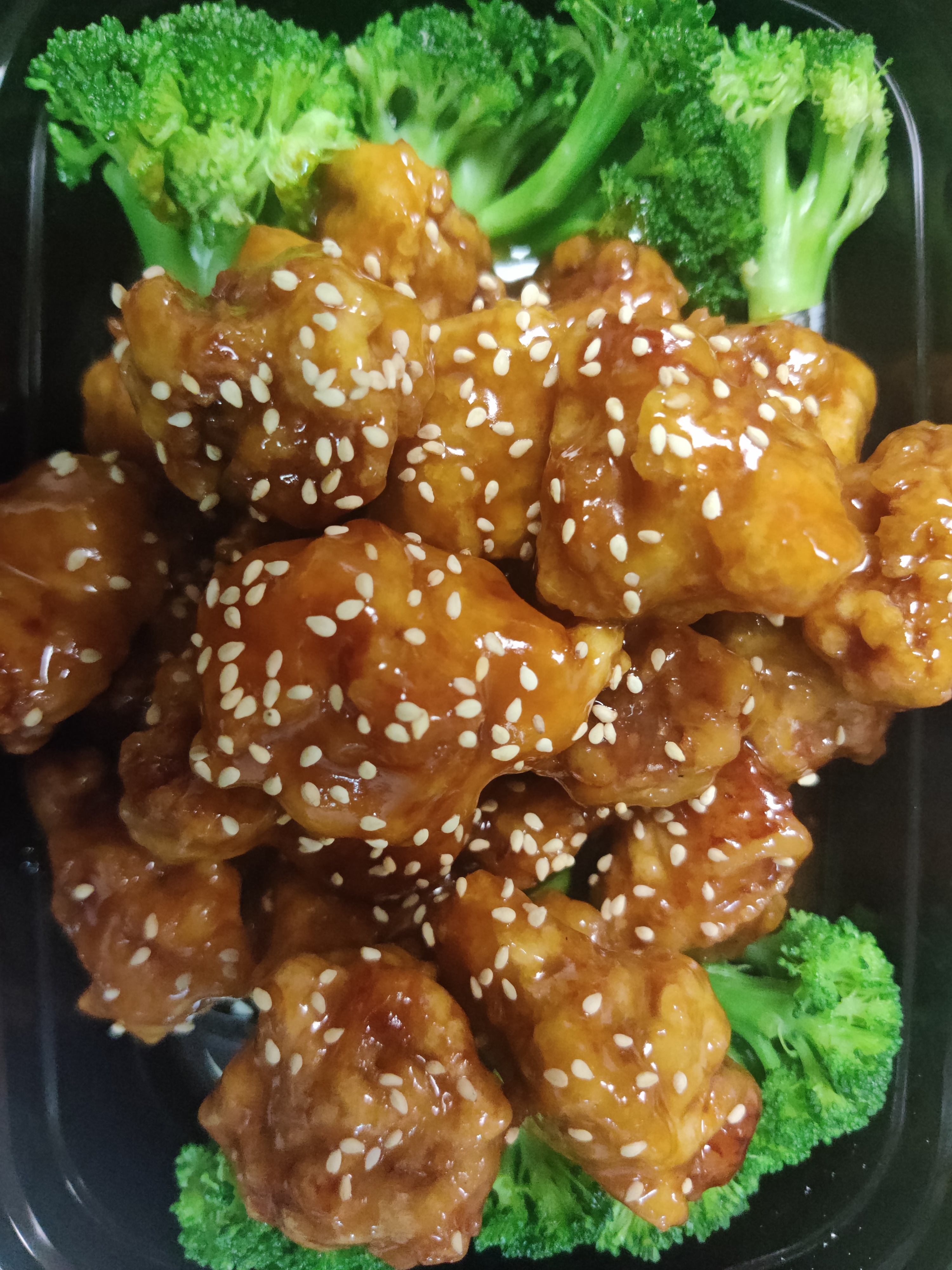 Order 64. Sesame Chicken food online from Chang's Chinese Restaurant store, Tuscaloosa on bringmethat.com