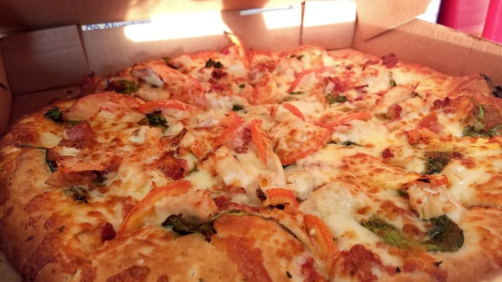 Order Spinach & Chicken Pizza - Small 10'' food online from Tomatoes store, Carnegie on bringmethat.com