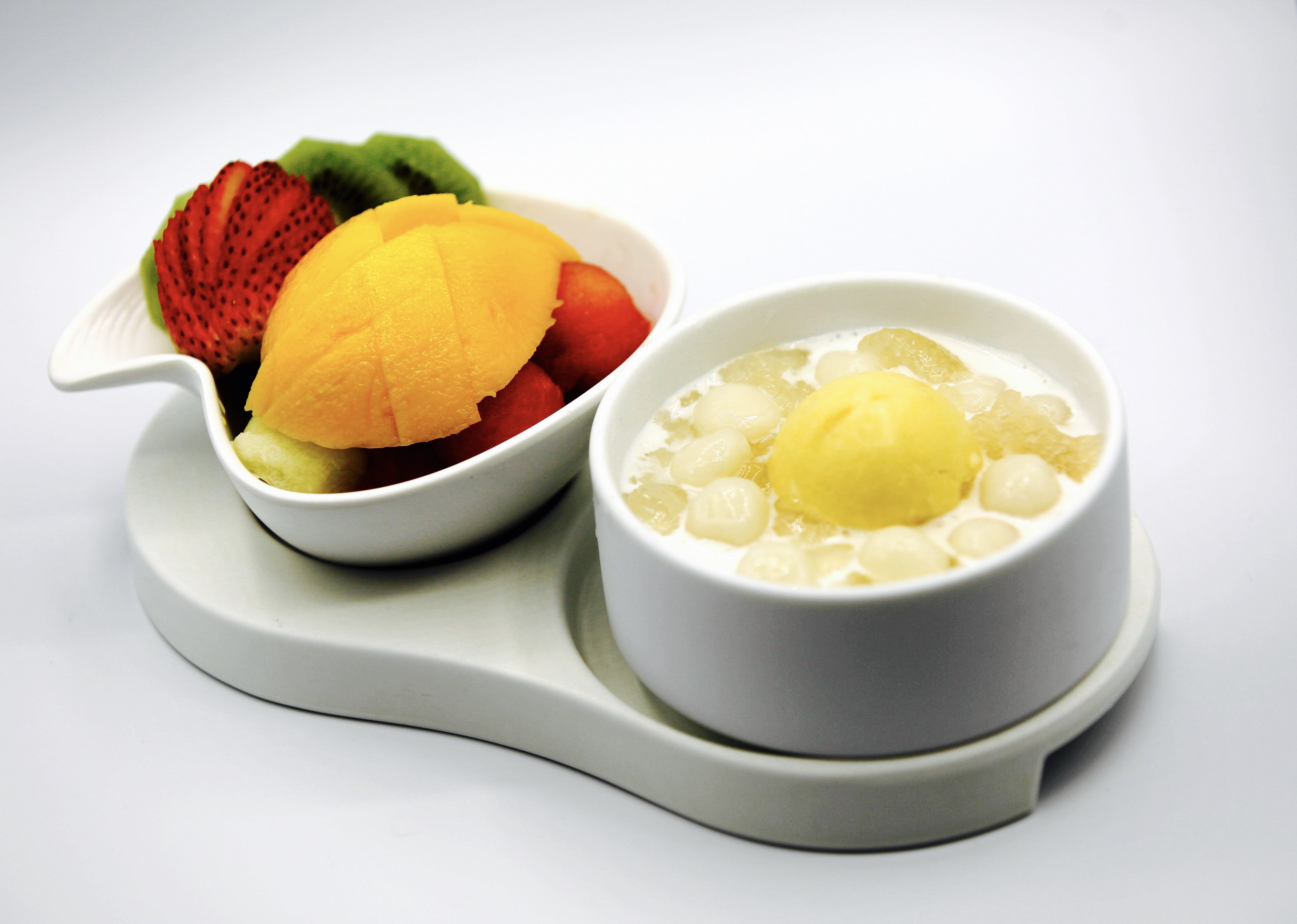 Order #1 Crystal Snow and Bird's Nest with Mango Ice Cream food online from Sweet Mango Dessert Cafe store, San Francisco on bringmethat.com