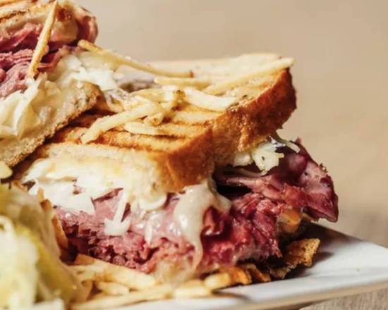 Order Hot Pastrami Sandwich food online from Cafe On Main store, Woodbridge Township on bringmethat.com