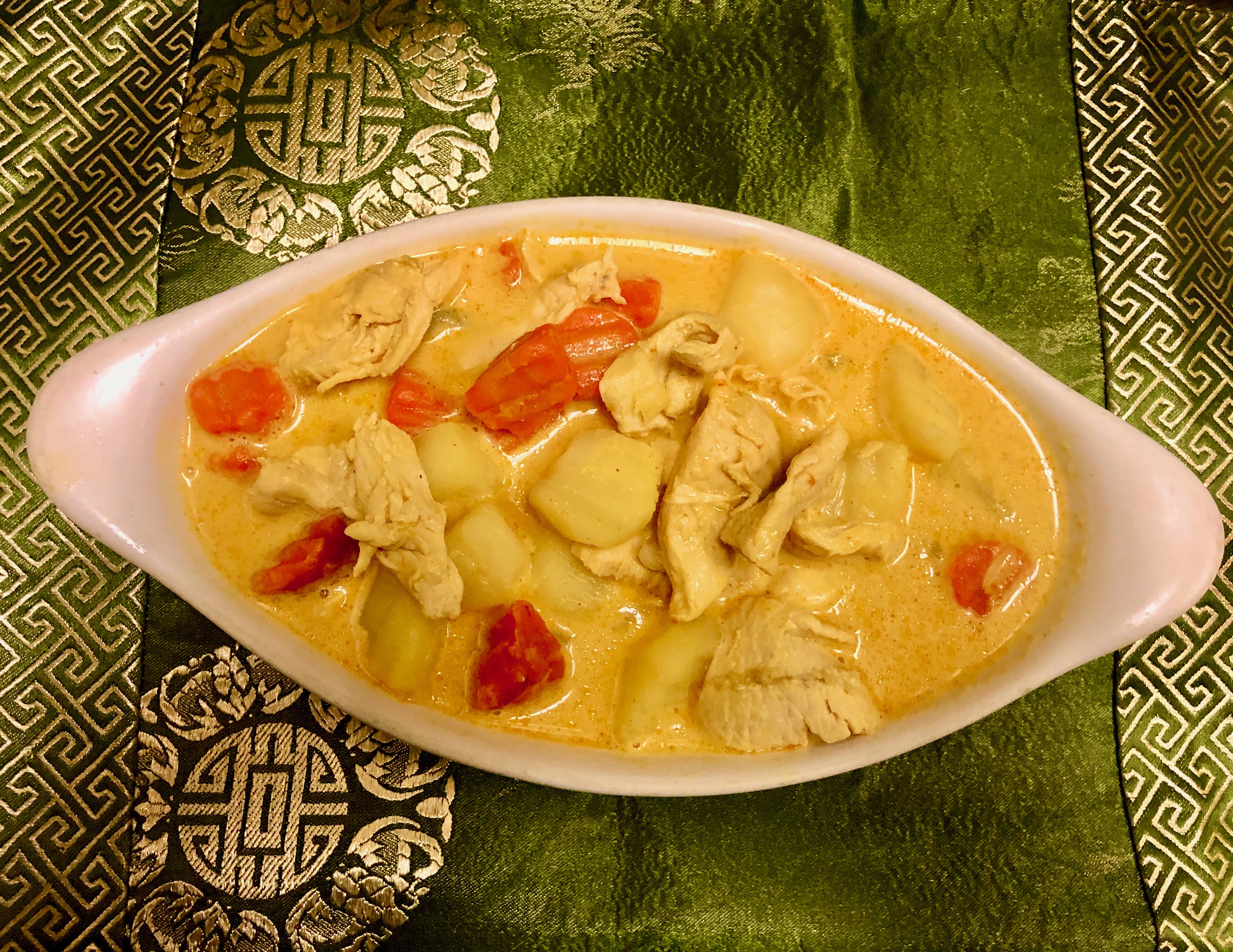 Order 49. Yellow Curry (Kang Kalee) food online from Siam Bay Thai Cuisine store, El Segundo on bringmethat.com