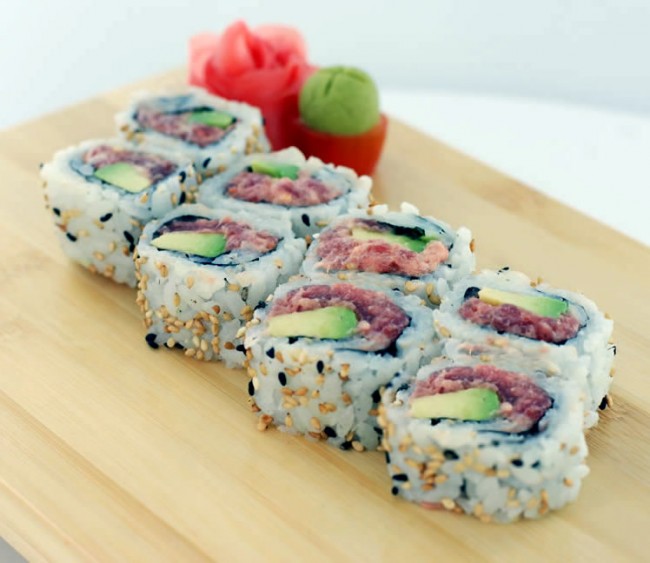Order Spicy Tuna Avocado Roll food online from Samurai Japanese Steak House store, Huntington on bringmethat.com