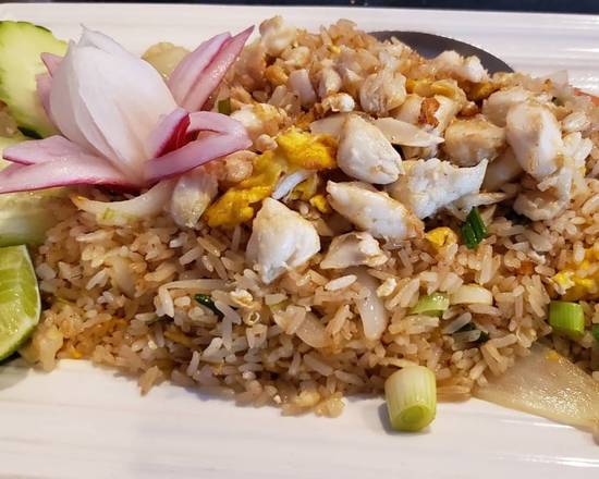 Order 41. Thai Fried Rice food online from Oros Thai Restaurant store, San Jose on bringmethat.com