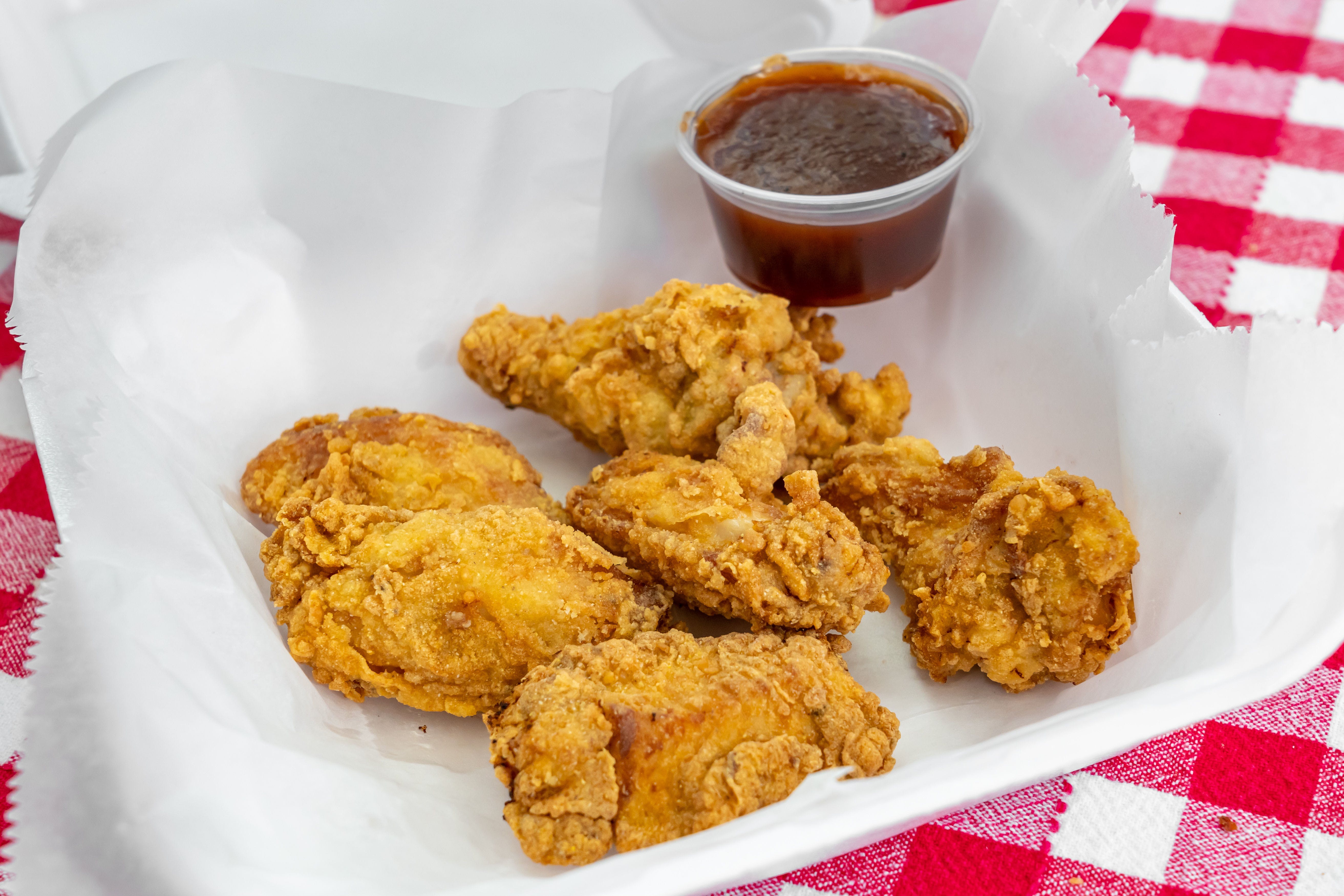 Order Chicken Wings - 10 Pieces food online from Golden Edge Pizza store, Dearborn Heights on bringmethat.com