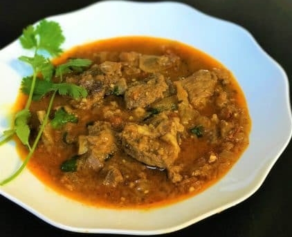 Order Goat Curry with i Garlic Naan Free food online from Gourmet India store, Houston on bringmethat.com