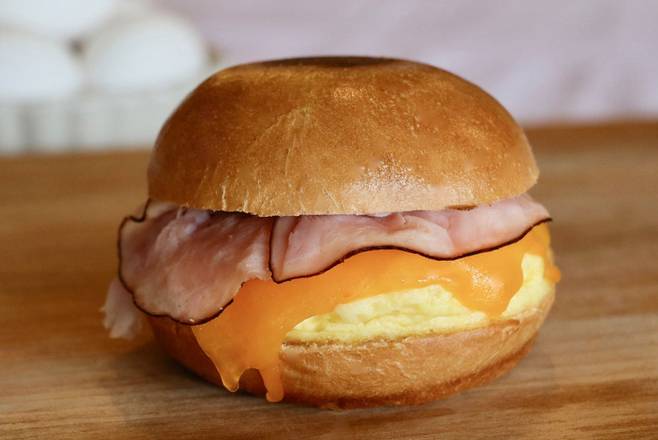 Order Egg, Ham & Cheddar food online from Yampa Sandwich Co store, Denver on bringmethat.com