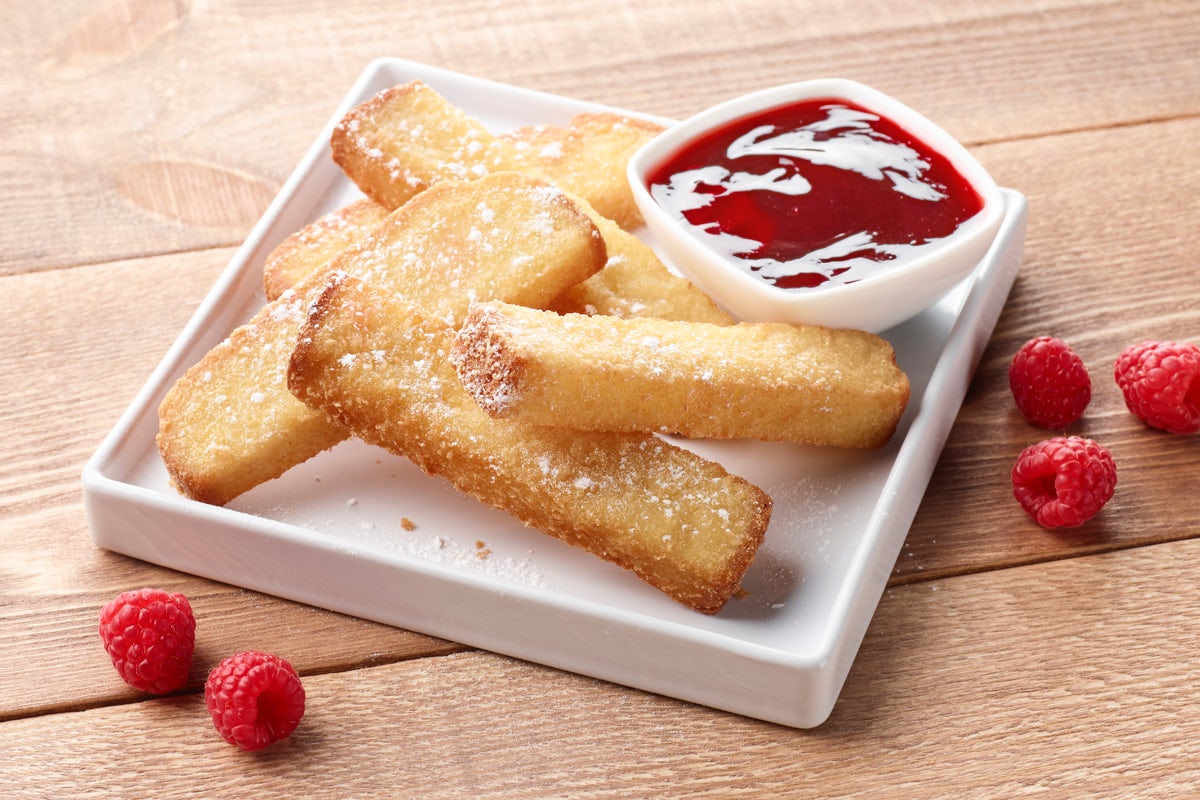 Order French Toast Sticks 5 Piece  food online from Roy Rogers Restaurant store, Germantown on bringmethat.com
