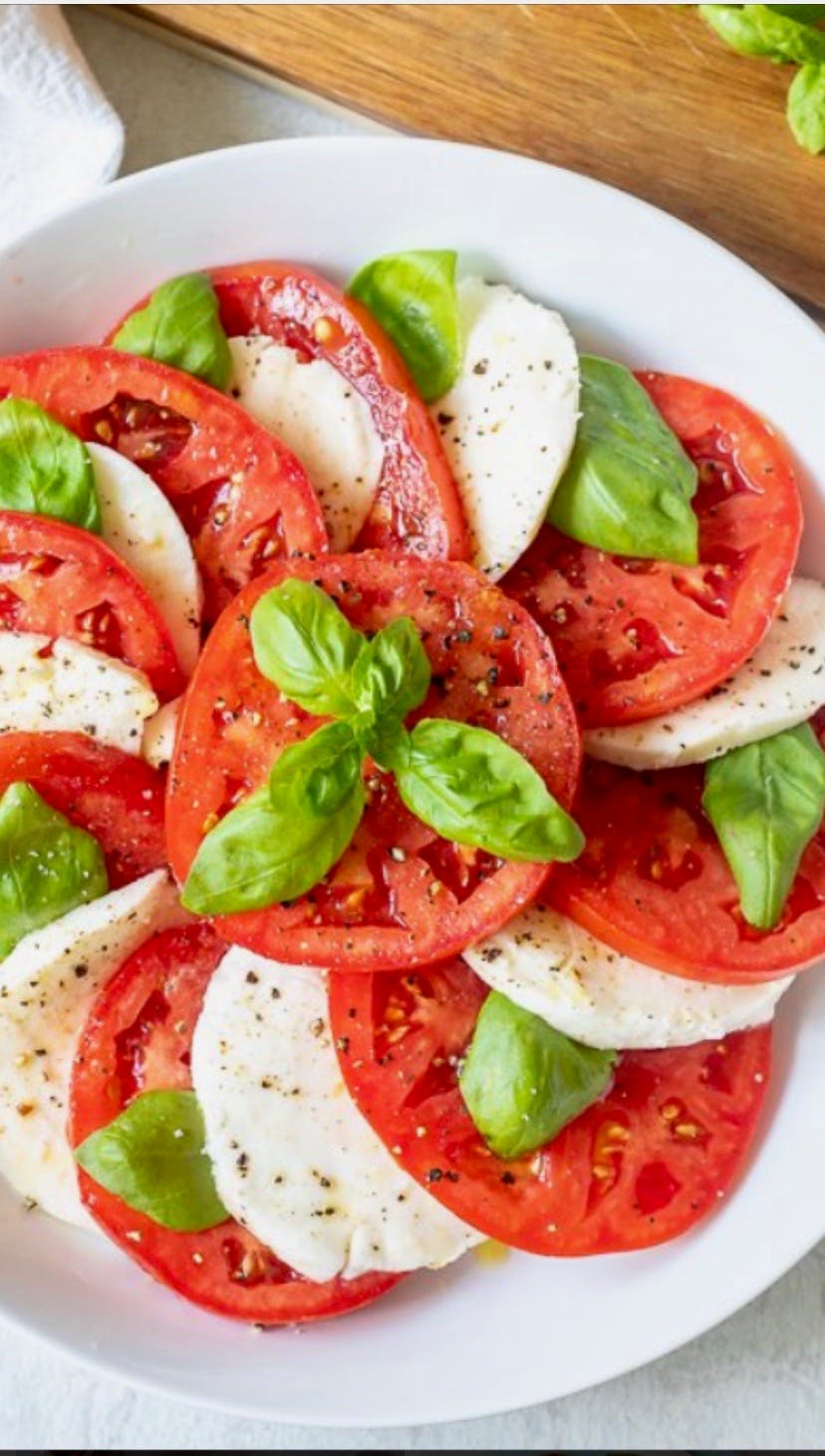 Order Fresh Mozzarella & Tomatoes - Appetizer food online from Il Forno store, Branchburg on bringmethat.com
