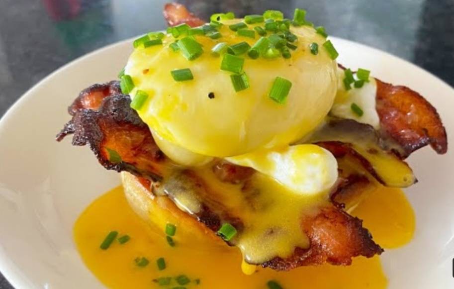 Order Eggs Benedict food online from Franccesca Acai Bowls and Coffee Shop store, Henderson on bringmethat.com