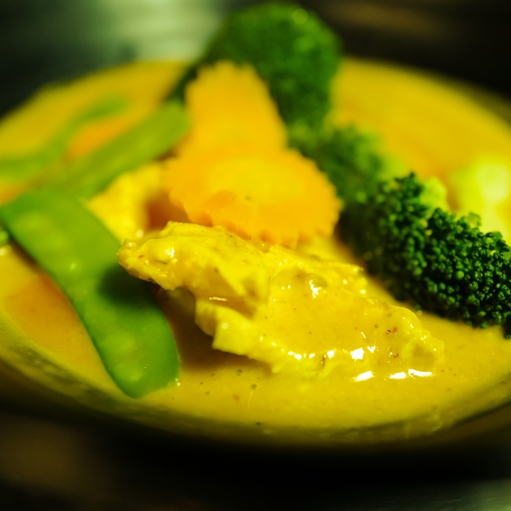 Order Yellow Curry food online from Indie Cafe store, Chicago on bringmethat.com
