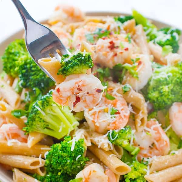 Order Linguini with Shrimp and Broccoli food online from Lenny's Pizza Time store, Farmingdale on bringmethat.com