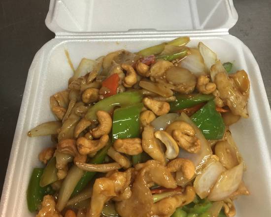 Order F6. Chicken with Cashew Nuts 腰果鸡 food online from Jade Restaurant & Lounge store, Seattle on bringmethat.com