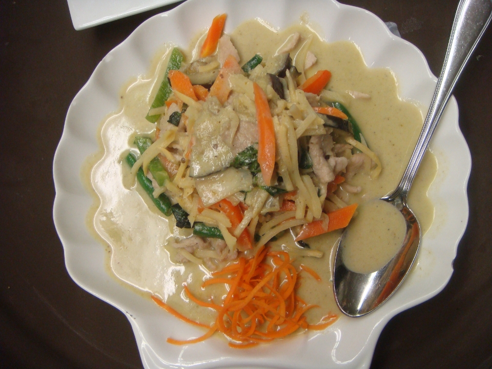 Order C2. Emerald Green Curry(Dinner)-3PD food online from Chaang Thai Restaurant store, Morgantown on bringmethat.com