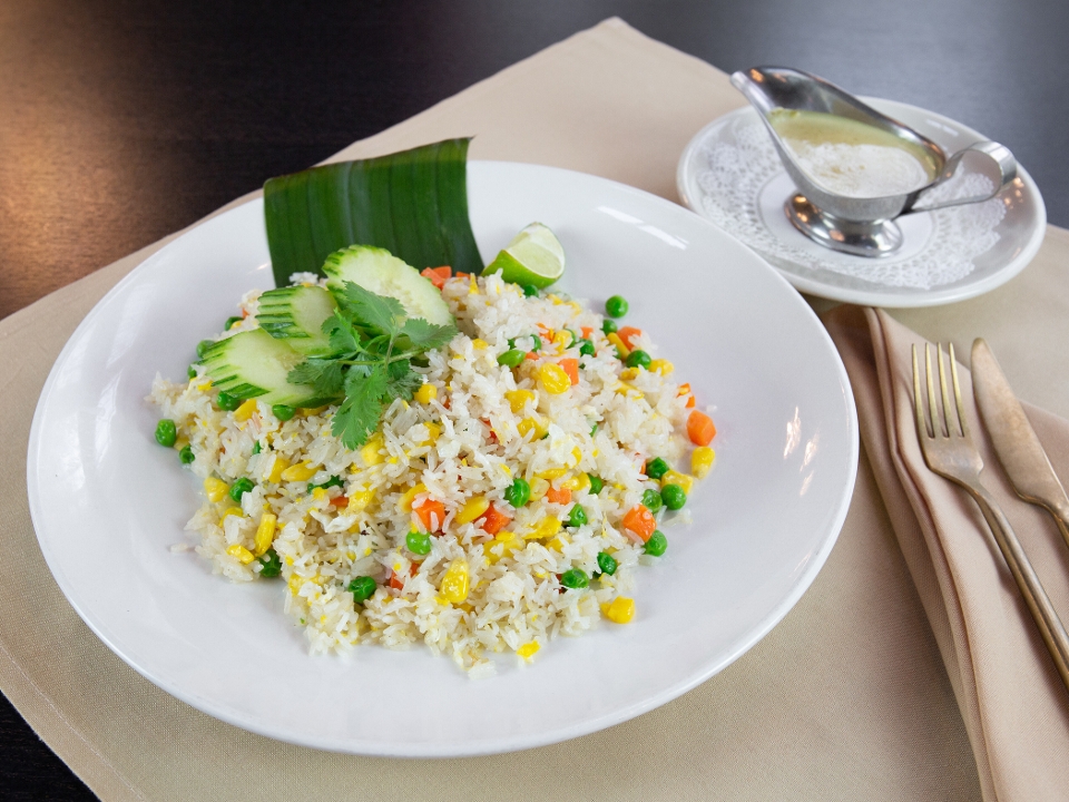 Order Green Curry Fried Rice food online from Teikoku Restaurant store, Newtown Square on bringmethat.com