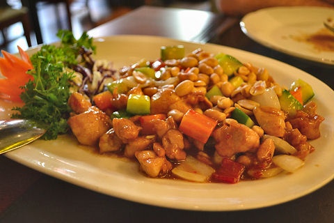 Order 20. Kung Po Chicken with Peanut Combination Platter food online from China Gourmet store, Palmetto Bay on bringmethat.com