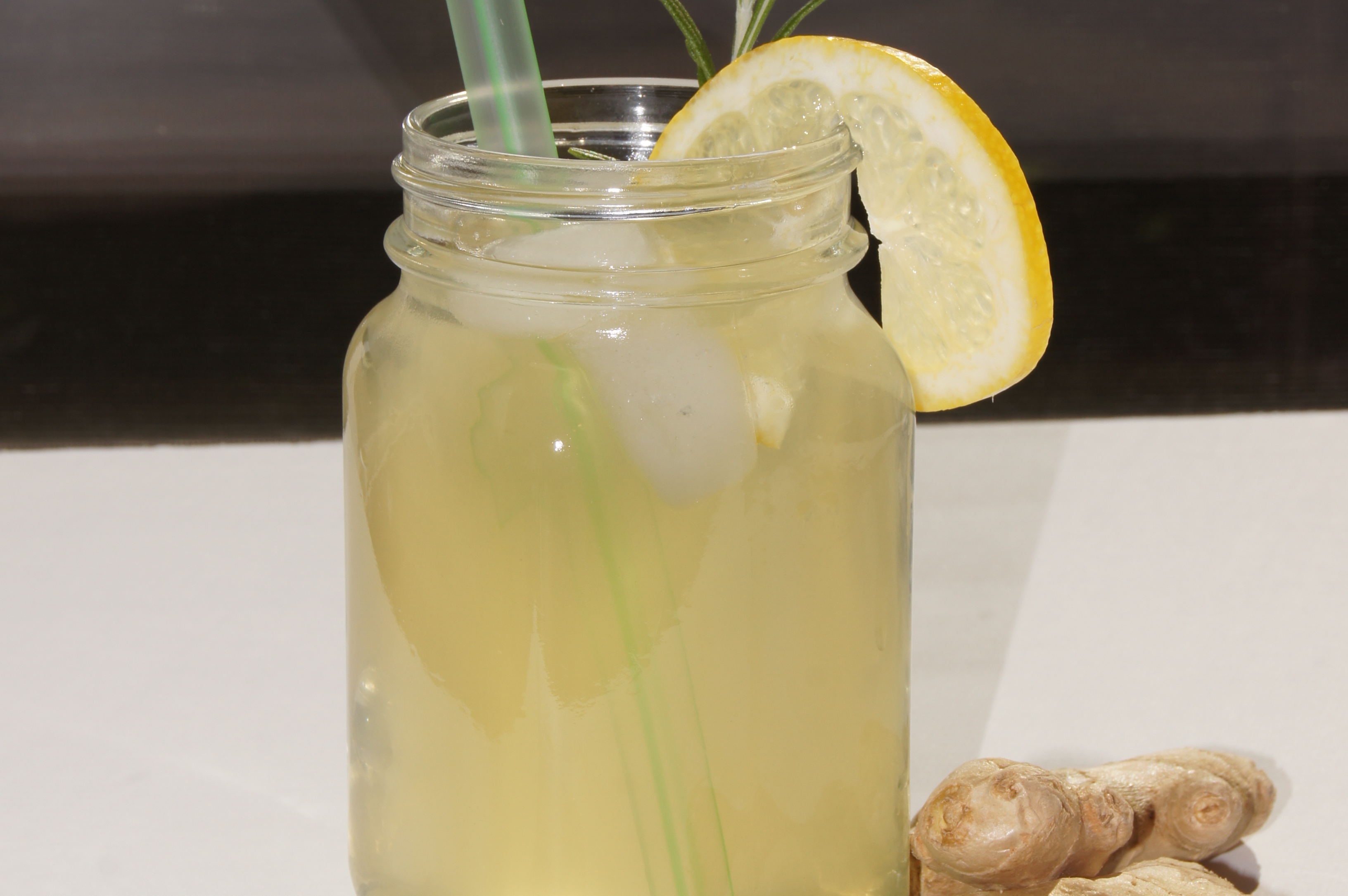 Order Lemon Ginger Green Tea food online from Chef Ming's Kitchen store, Beverly Hills on bringmethat.com