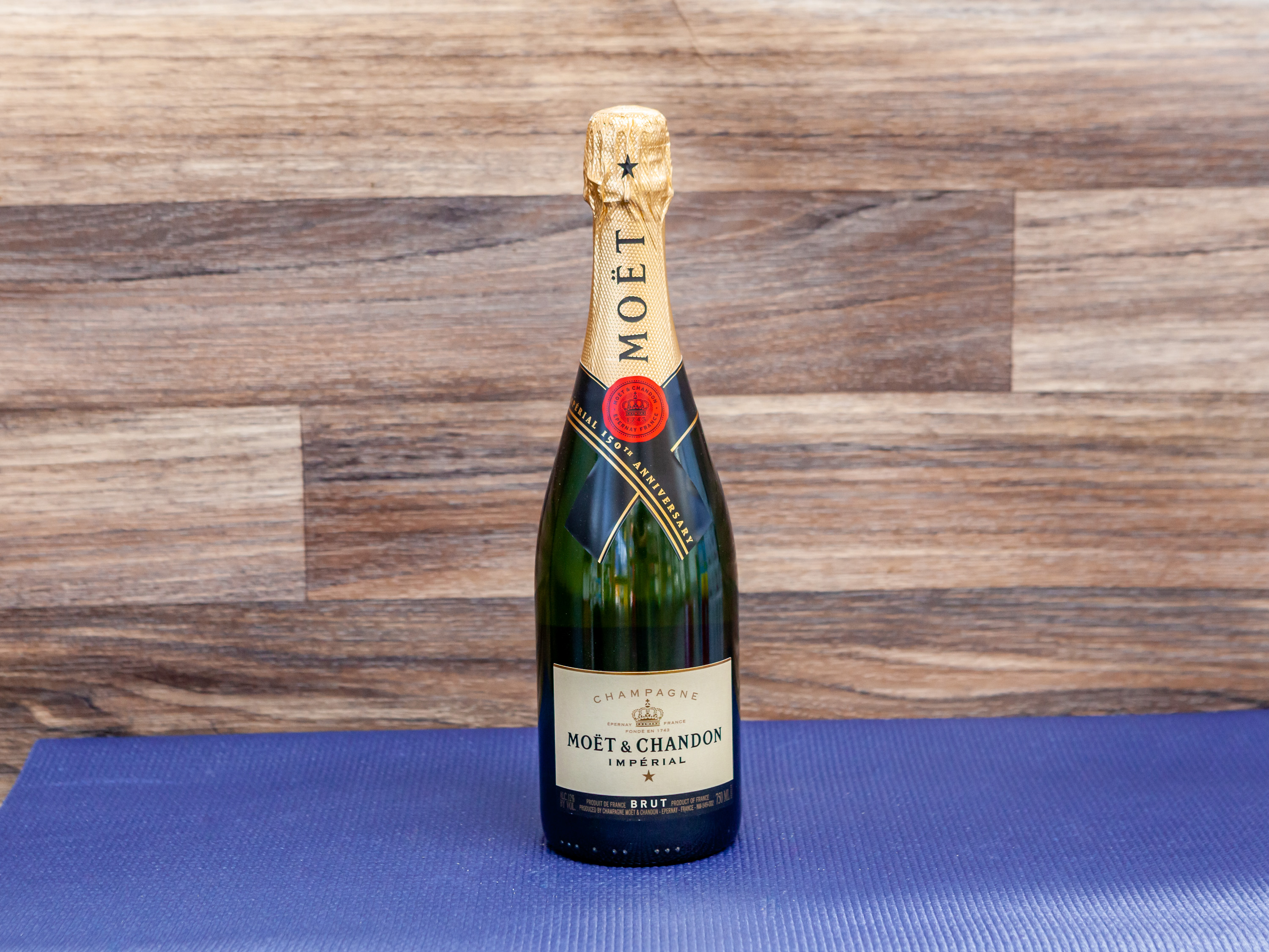 Order Moet & Chandon Imperial Brut, 750 ml. Champagne, 12.0% ABV food online from Day & Night Liquor & Market store, Venice on bringmethat.com