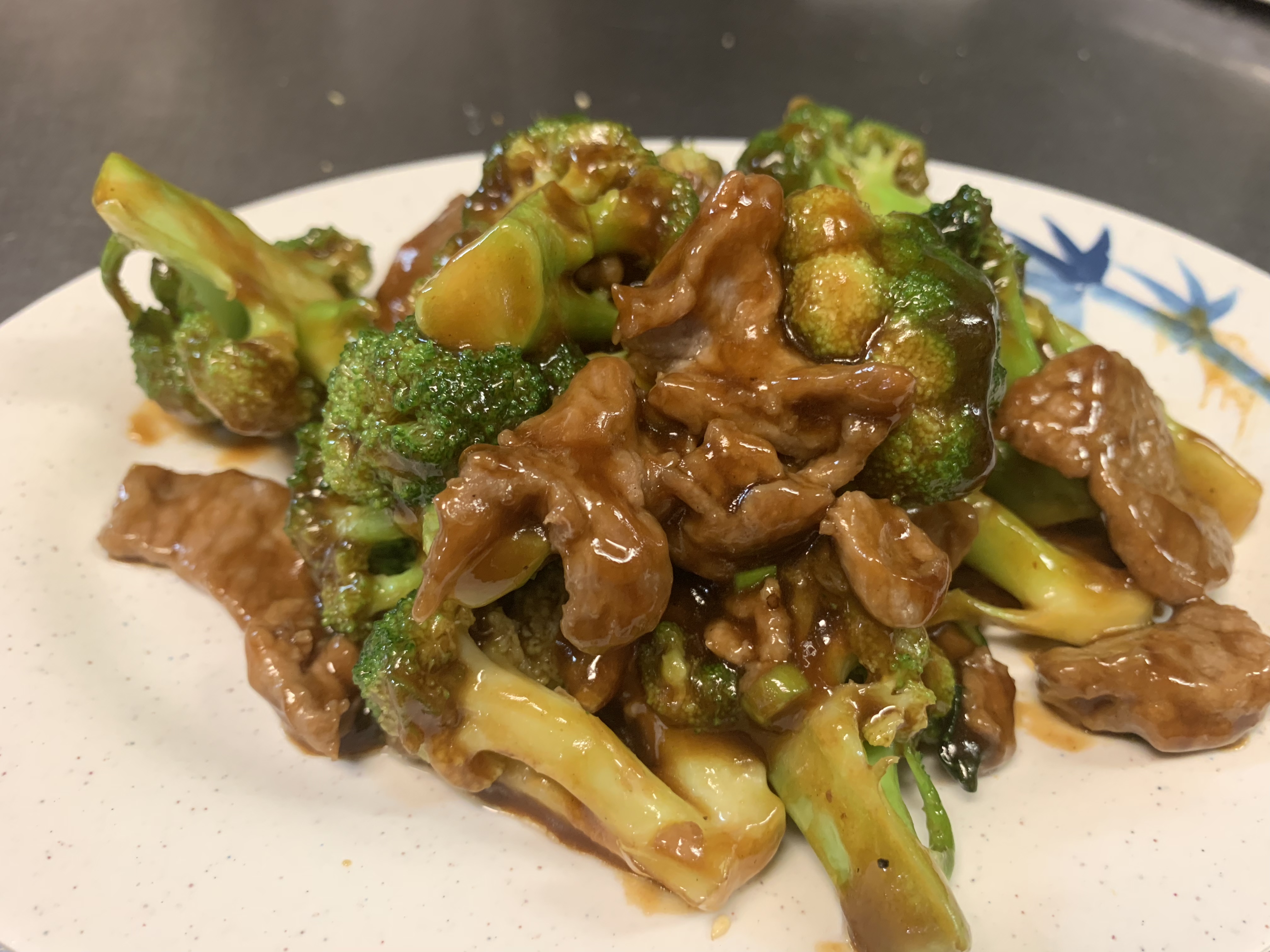 Order 54. Beef with Broccoli food online from Tsing Tao Chinese Cuisine store, Mesa on bringmethat.com