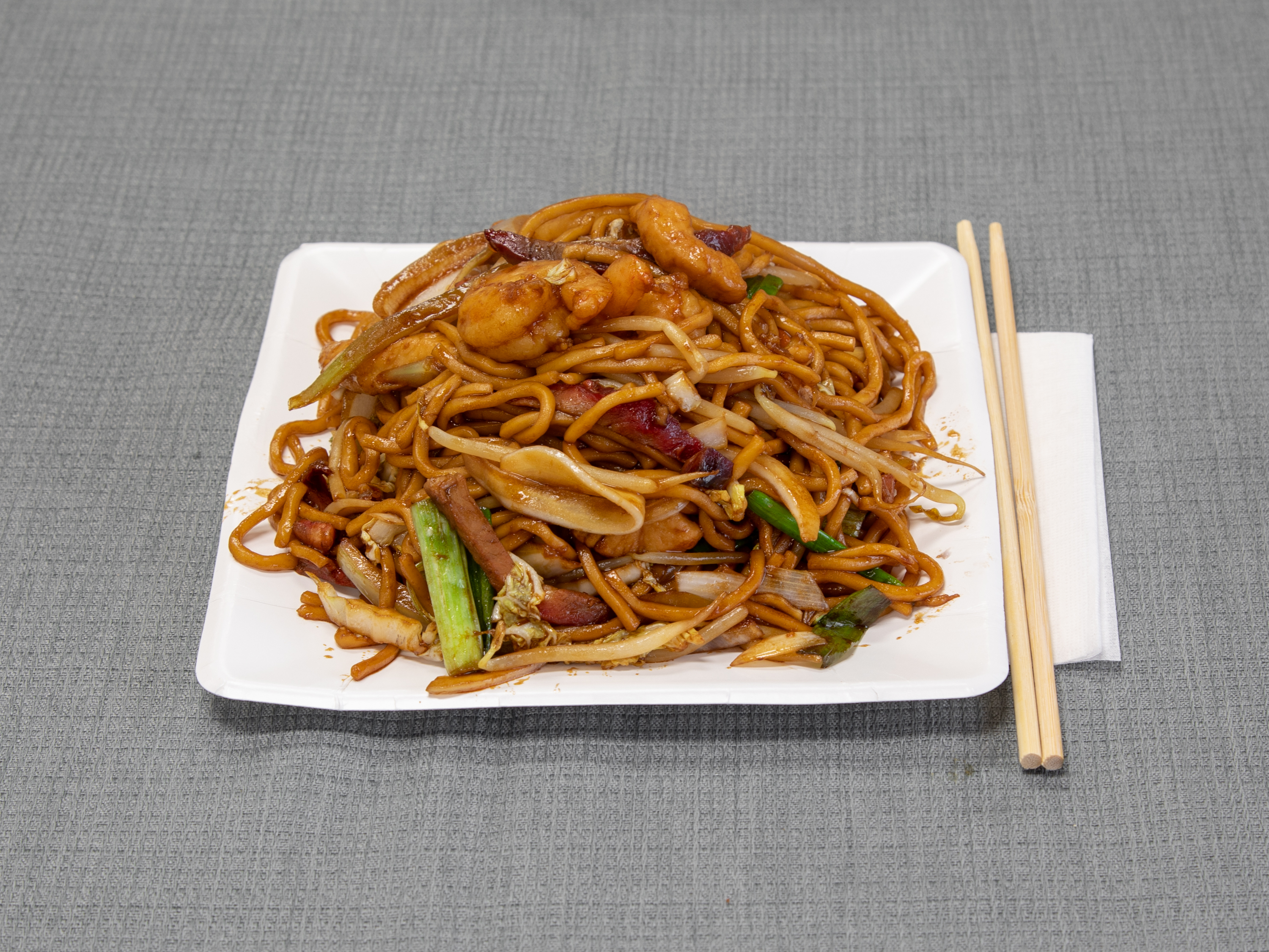 Order 44. House Special Lo Mein food online from Fortune Chinese Restaurant store, Floral Park on bringmethat.com