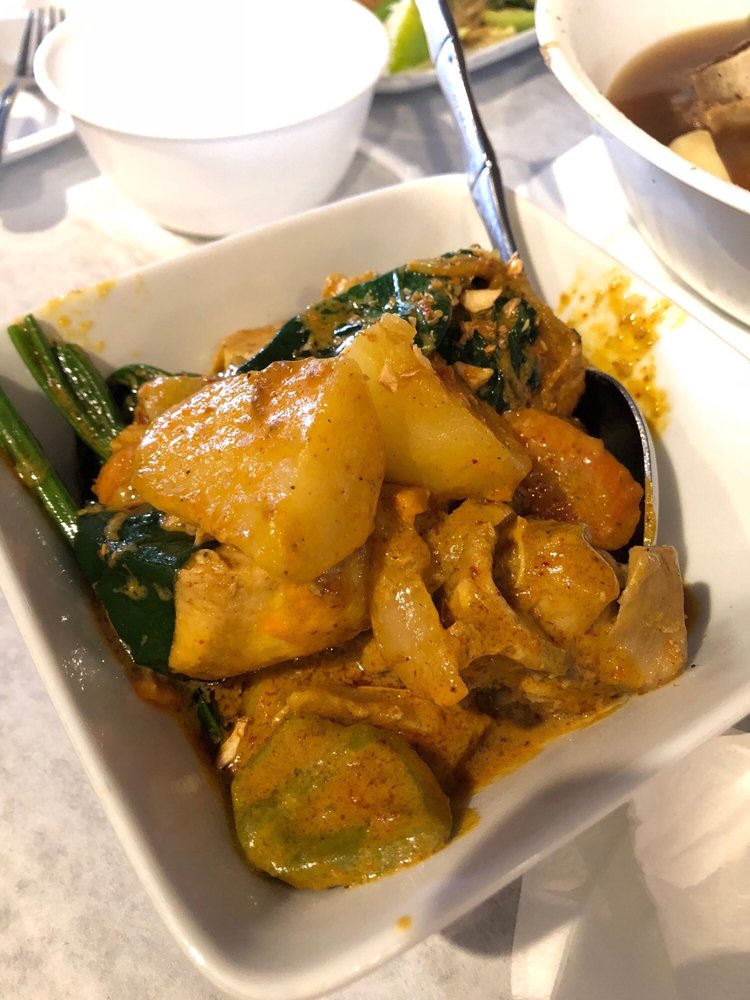 Order Chicken Curry food online from Tito Rad's store, Woodside on bringmethat.com