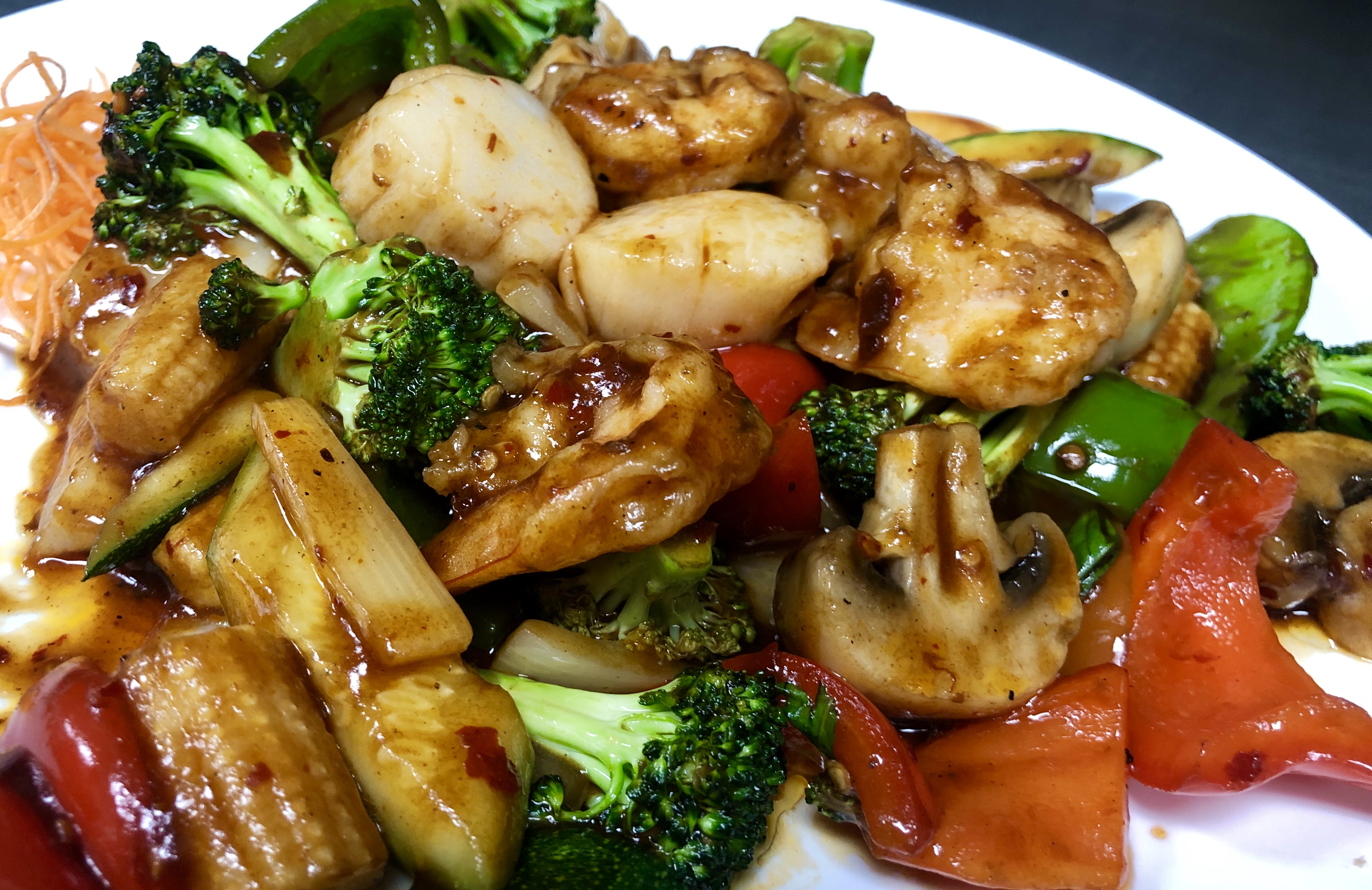 Order 6. Ma-La Seafood with Basil food online from Redbowl Asian Bistro store, Clemson on bringmethat.com