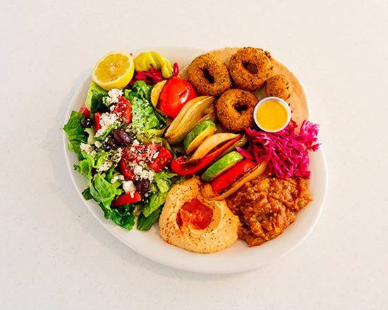 Order Veggie Plate Lunch food online from Lemon Zest Cafe store, Glendale on bringmethat.com