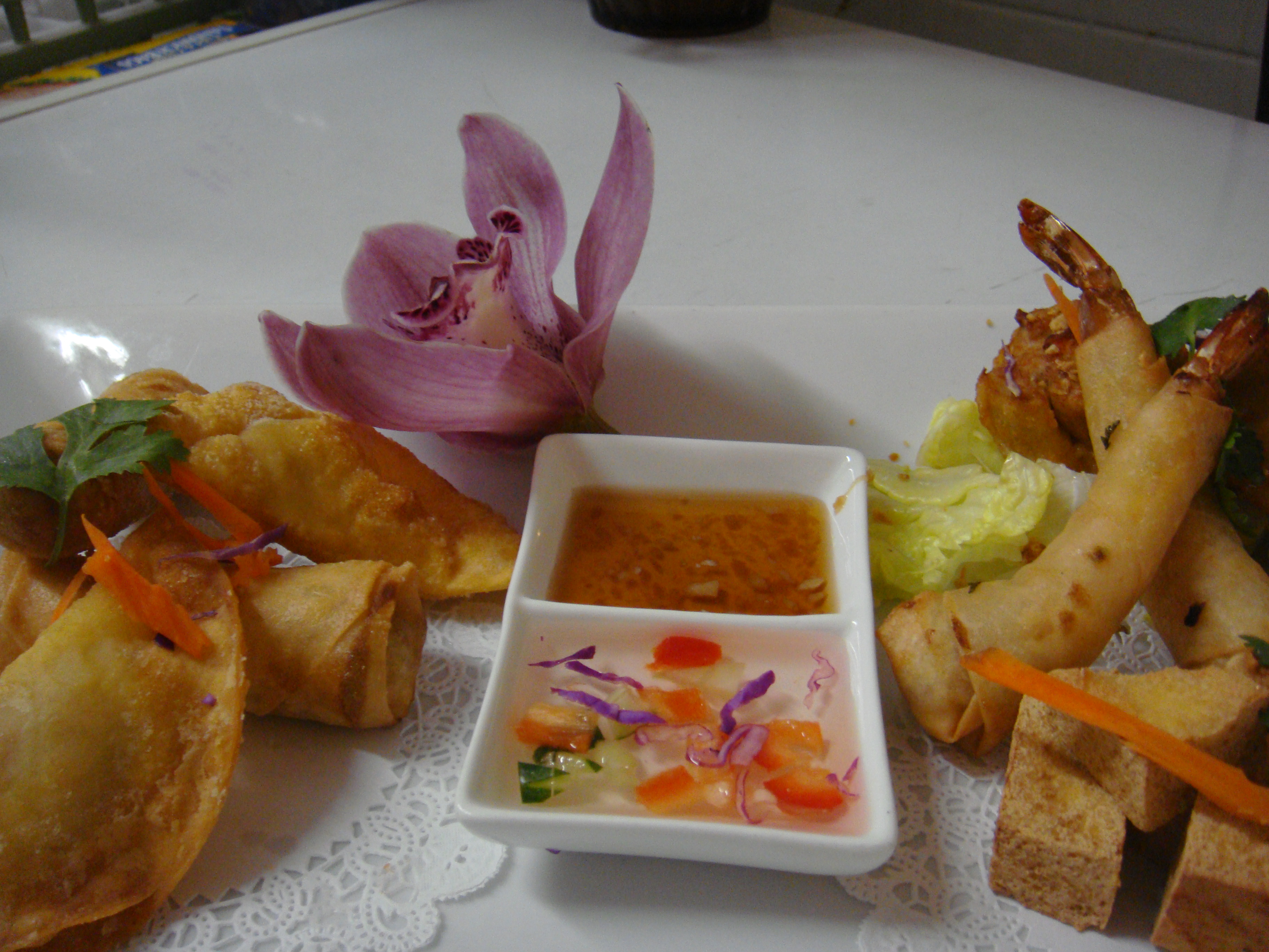 Order 10. Thai Boulevard Combo food online from Thai boulevard store, Forest Hills on bringmethat.com
