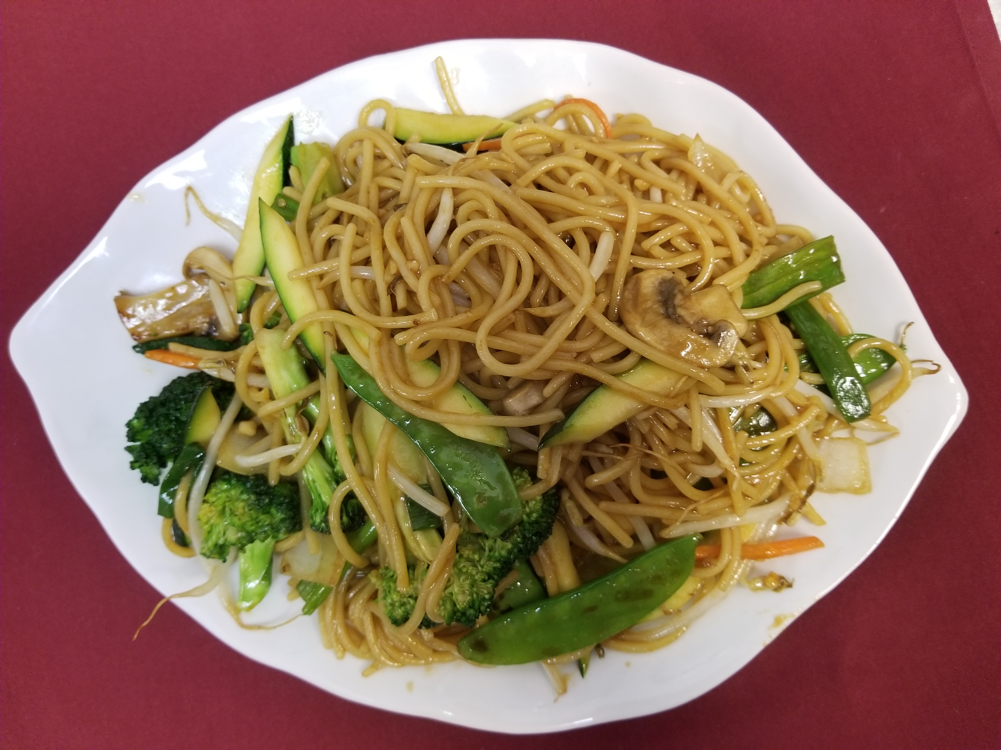 Order 83. Chicken Lo Mein food online from Tsai's Chinese Bistro store, Albuquerque on bringmethat.com